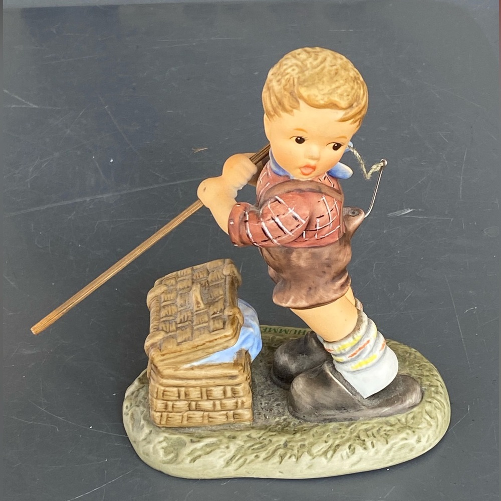 GOEBEL BERTHA HUMMEL "Fishing For Trouble”  FIGURINE 1999 BH 118 Figure 4”